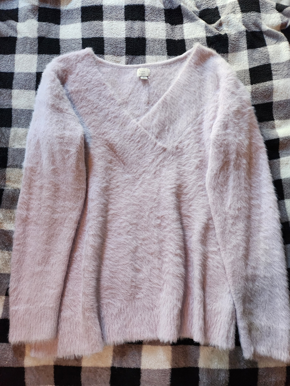 a new day Plush V-Neck Sweater in Pale Lavender